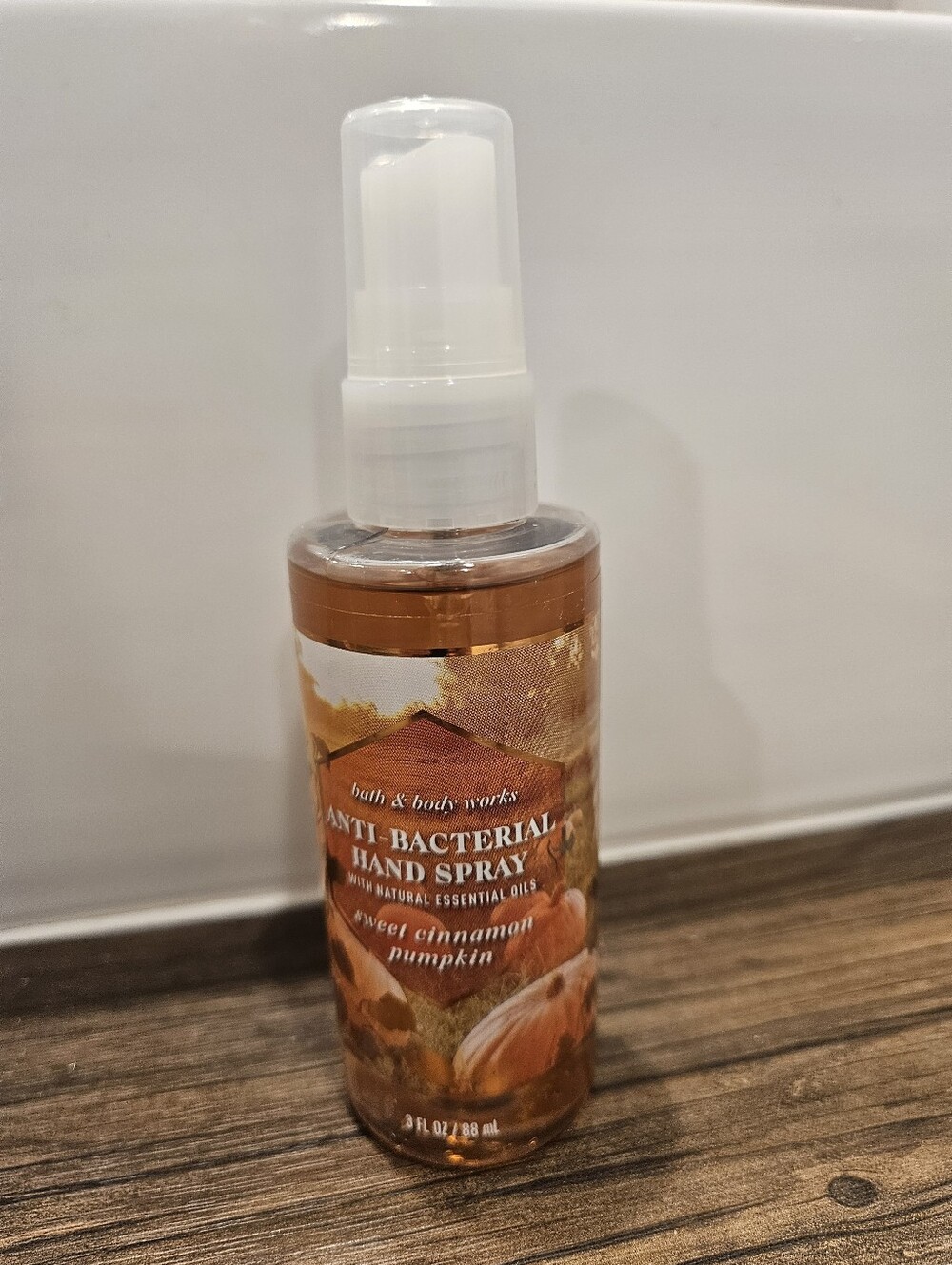Bath & Body Works Sweet Cinnamon Pumpkin Antibacterial Hand Spray - Orange